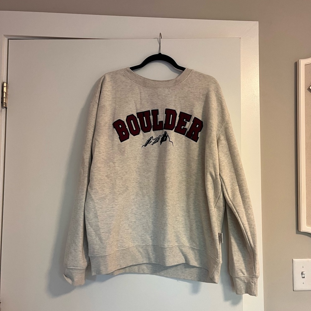 Boulder Graphic Crewneck Sweatshirt - Light Gray with Maroon Print